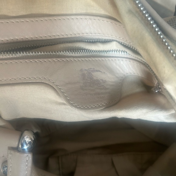 Authentic Burberry baby / diaper bag , includes dust bag and change pad - Picture 6 of 7